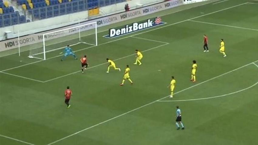 Maça damga vuran an! Jailson çıldırdı, çimleri yumrukladı