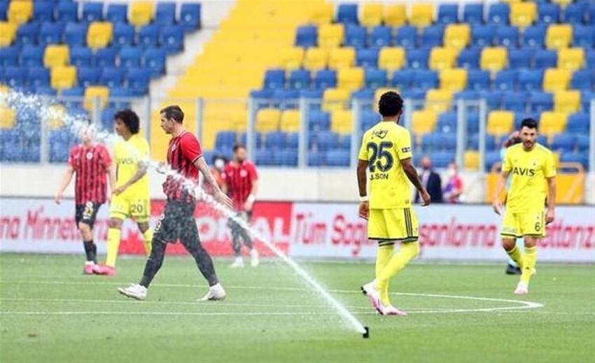 Maça damga vuran an! Jailson çıldırdı, çimleri yumrukladı