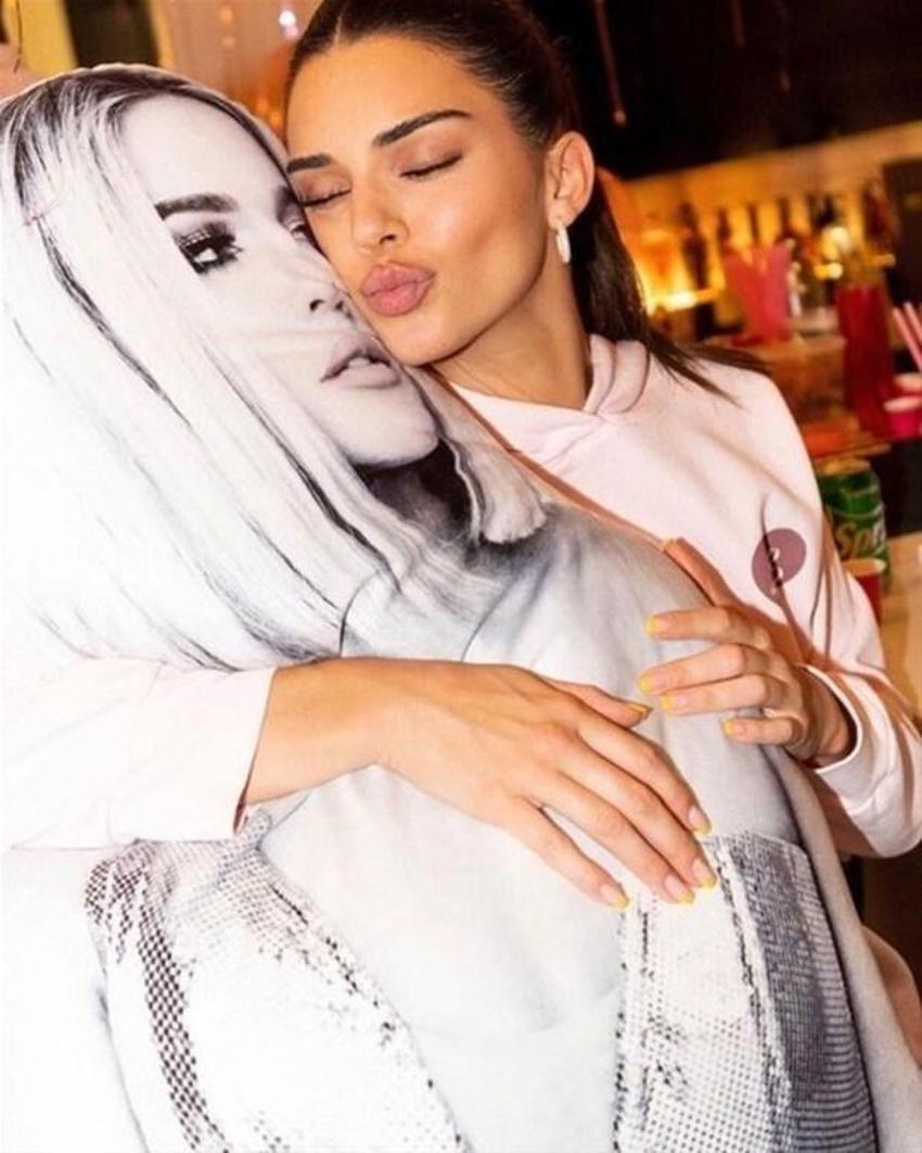 Khloe Kardashian'ın lüks partisi! Maskeli ve dezenfektanlı...