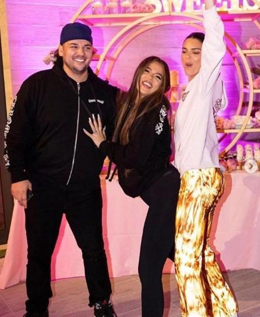 Khloe Kardashian'ın lüks partisi! Maskeli ve dezenfektanlı...