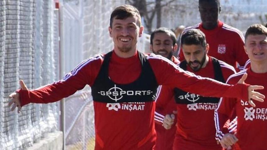 Rıza Çalımbay, Bilal Meşe'ye Mert Hakan'ın yeni takımını açıkladı