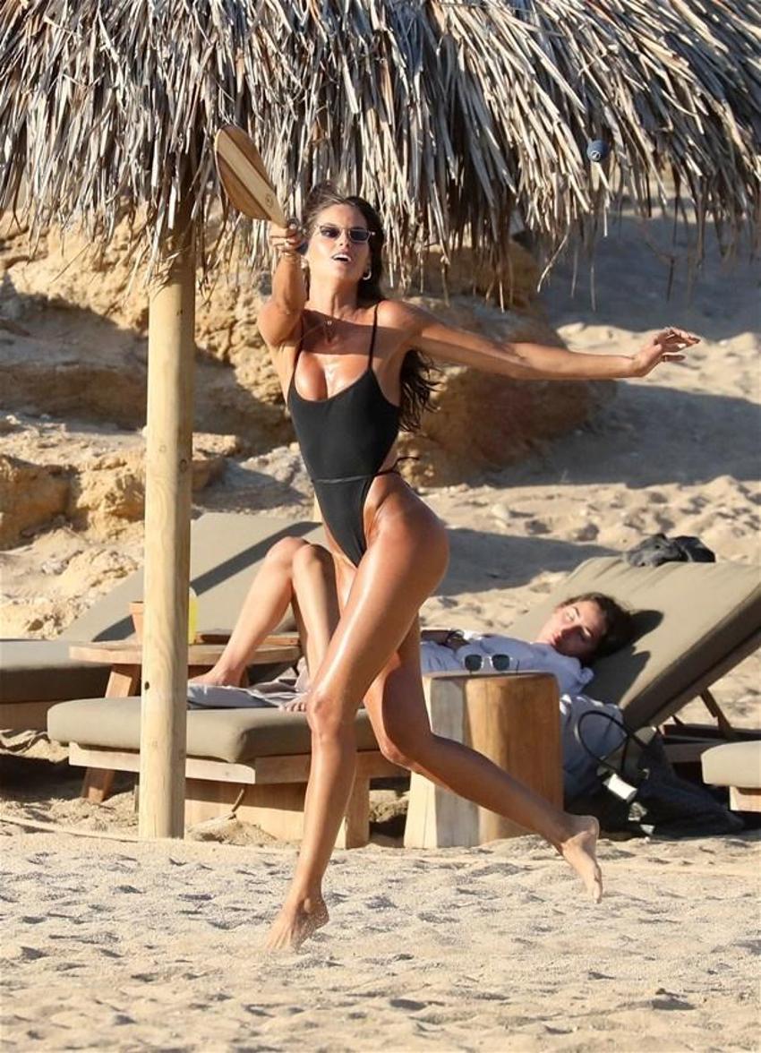 Izabel Goulart tatilin tadını çıkartıyor!