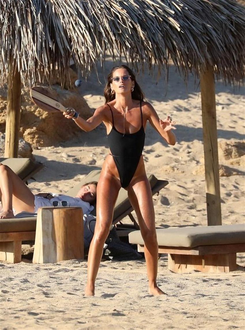 Izabel Goulart tatilin tadını çıkartıyor!