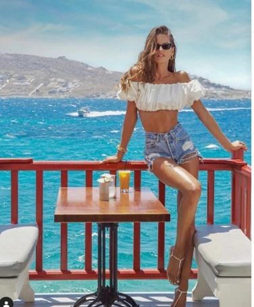 Izabel Goulart tatilin tadını çıkartıyor!