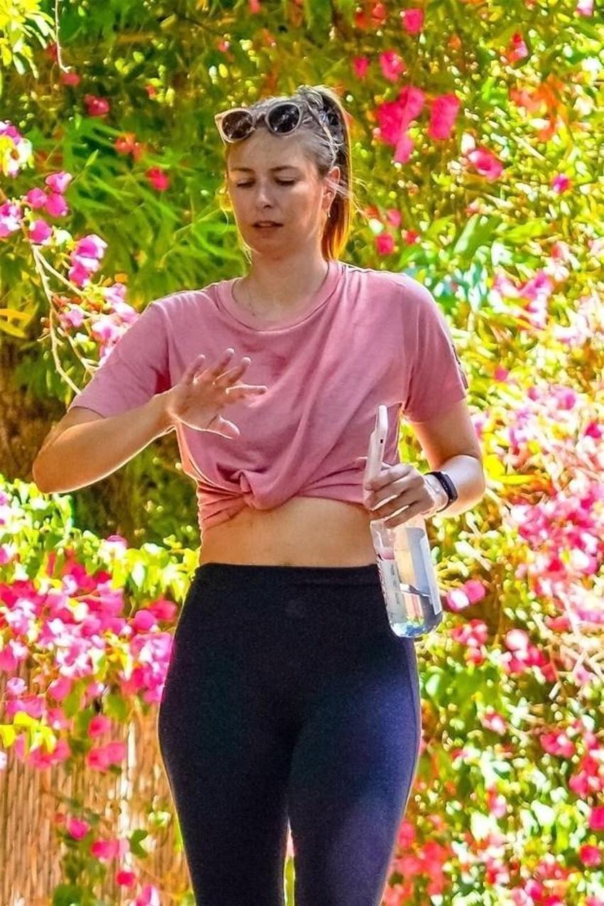 Maria Sharapova yürüyüşte!