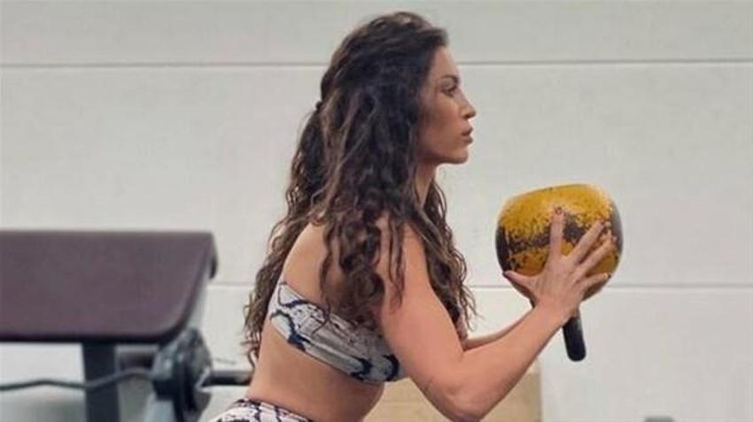 Eski yenge Yolanthe Cabau kaslı vücuduyla şov yaptı!