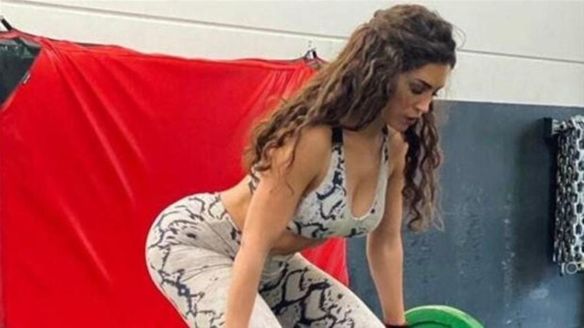 Eski yenge Yolanthe Cabau kaslı vücuduyla şov yaptı!