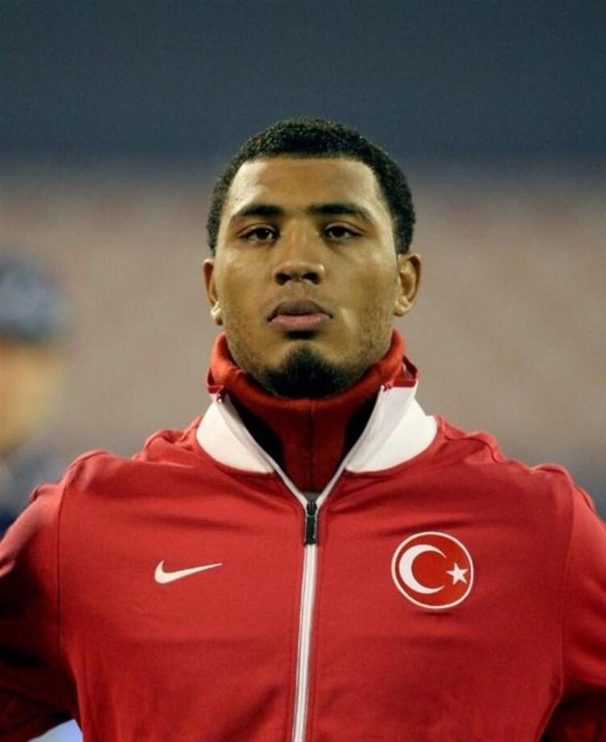 Colin Kazım'dan ırkçılık itirafı: 'Türkiye dönüşü İngiltere'de beni yere yatırdılar ve...'
