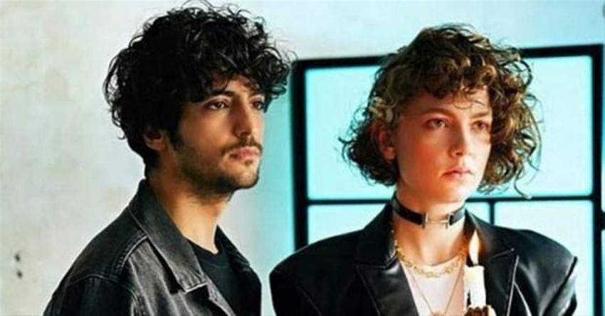 Taner Ölmez ve Ece Çeşmioğlu nişanlandı