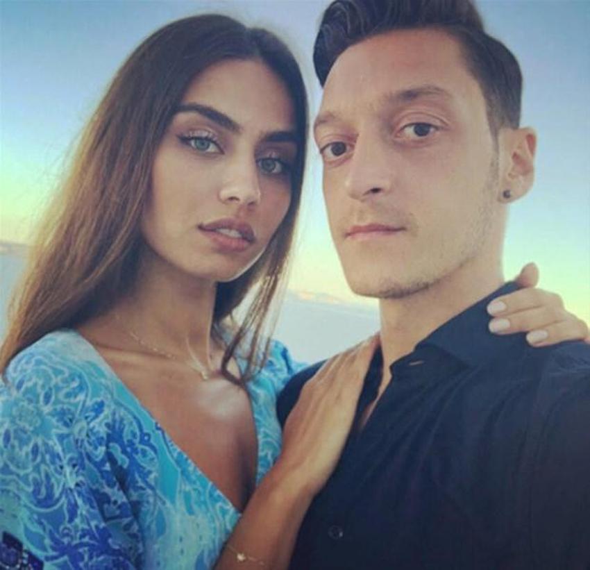 Amine Gülşe'den Mesut Özil'e: Seni bütün kalbimle seviyorum!