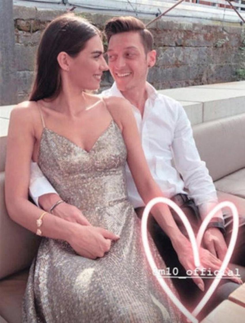Amine Gülşe'den Mesut Özil'e: Seni bütün kalbimle seviyorum!