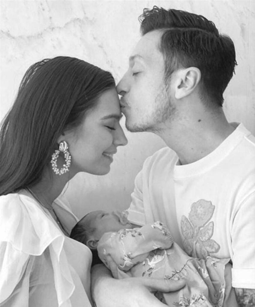 Amine Gülşe'den Mesut Özil'e: Seni bütün kalbimle seviyorum!