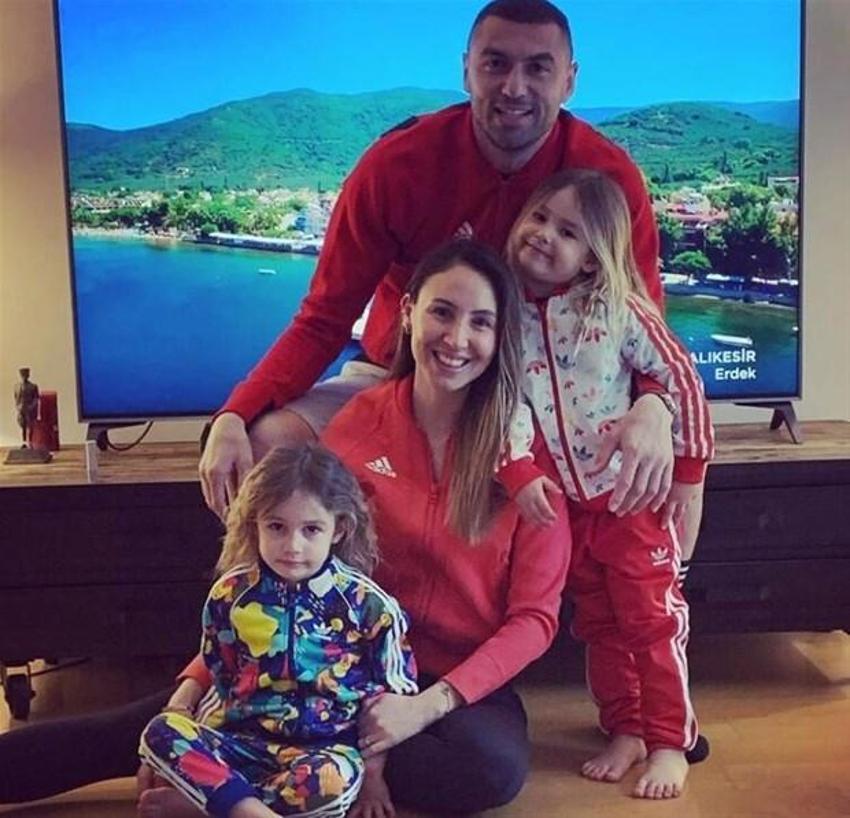 Evliliğe ikinci şans! Ünlü futbolcu yeniden evleniyor...