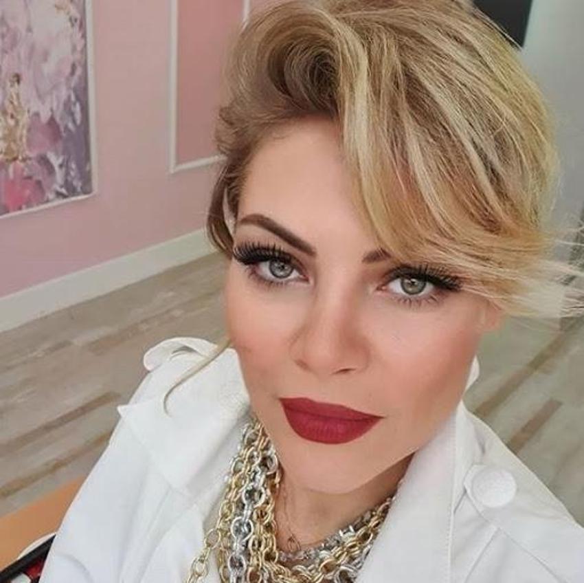Ünlü sunucu Seray Sever ile eşi Eray Sünbül'ün olay yaratan pozu!