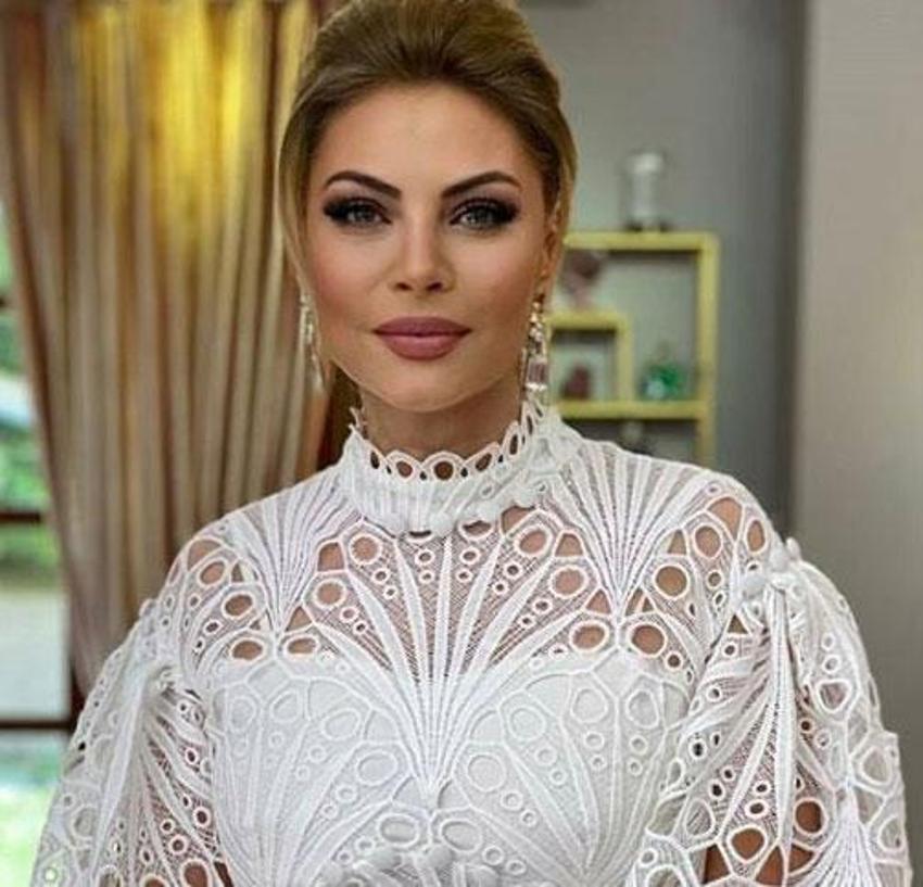 Ünlü sunucu Seray Sever ile eşi Eray Sünbül'ün olay yaratan pozu!