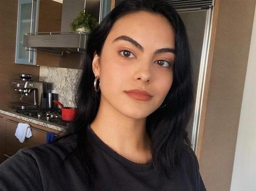 Camila Mendes Beyonce’nin hamilelik pozu ile dalga geçti