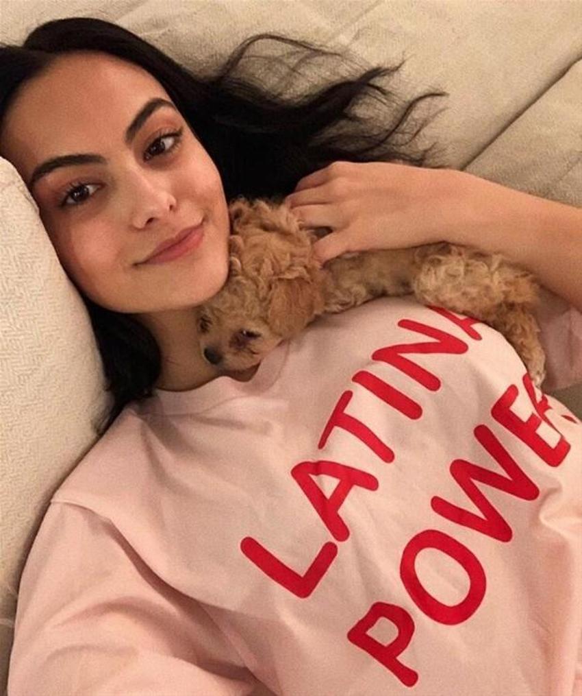 Camila Mendes Beyonce’nin hamilelik pozu ile dalga geçti