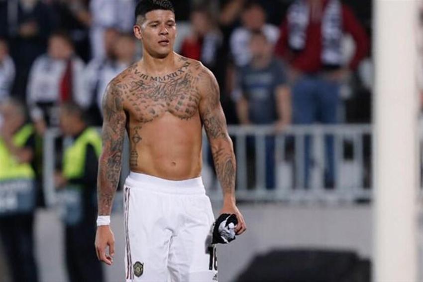 Ünlü futbolcu karantinada kendini yaktı! Başı büyük belada...