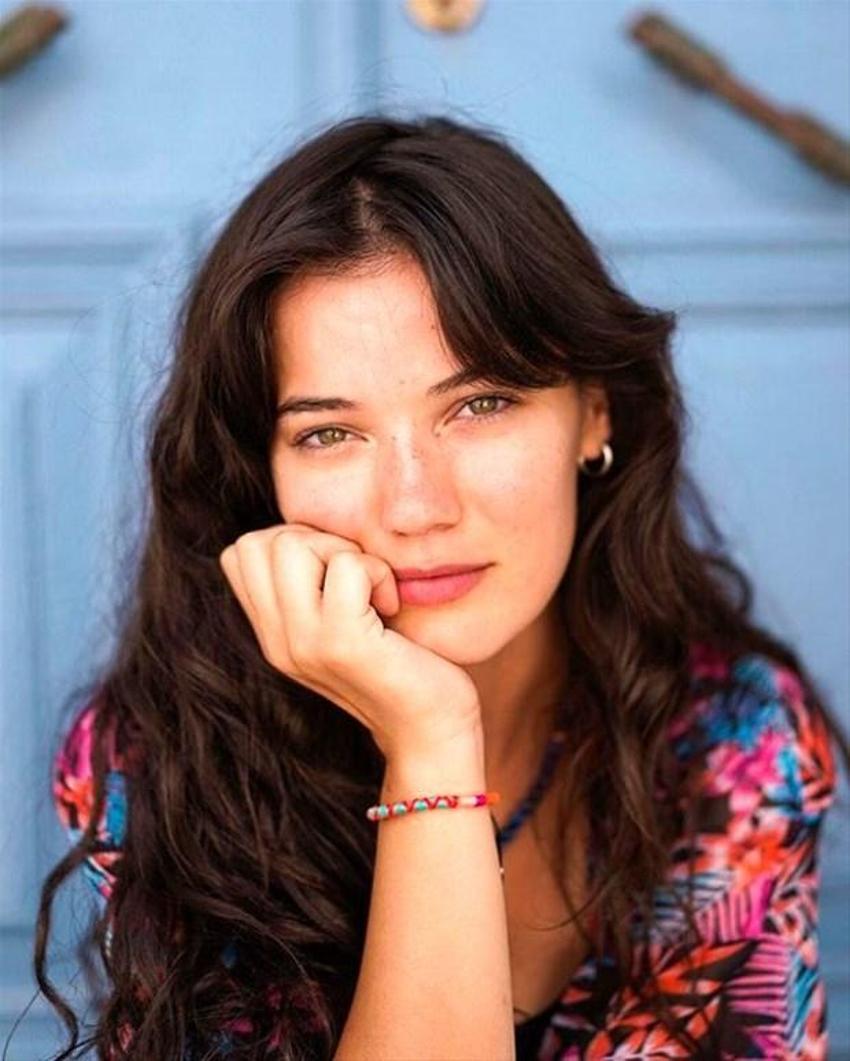 Pınar Deniz doğal pozlarıyla Instagram'ı sallıyor!