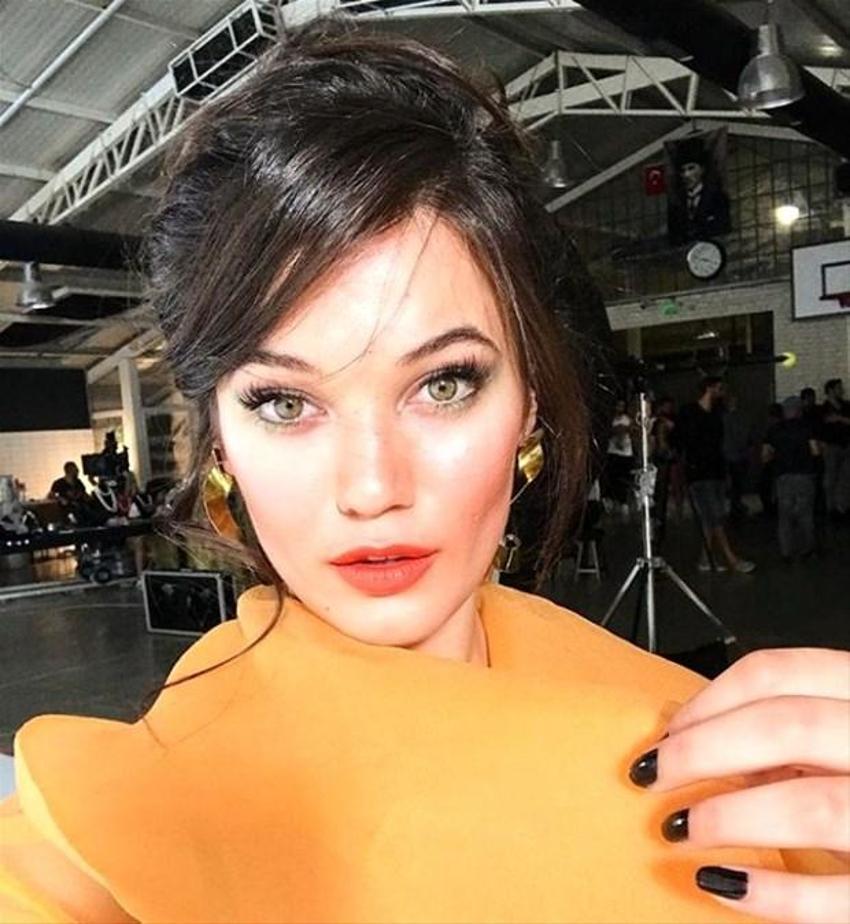 Pınar Deniz doğal pozlarıyla Instagram'ı sallıyor!