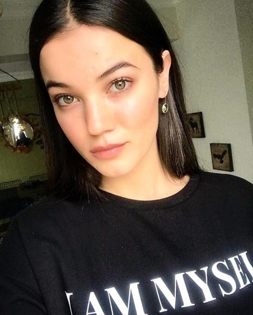 Pınar Deniz doğal pozlarıyla Instagram'ı sallıyor!