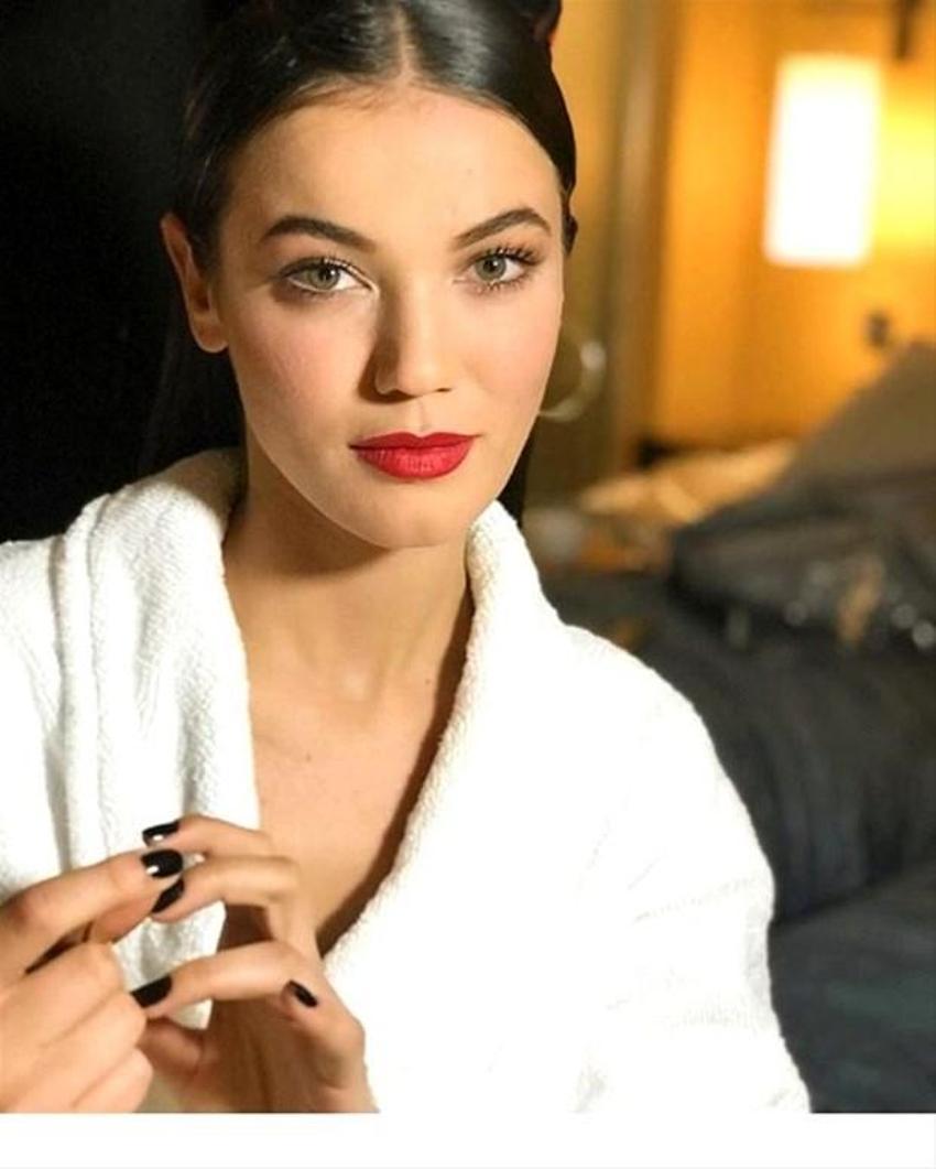 Pınar Deniz doğal pozlarıyla Instagram'ı sallıyor!