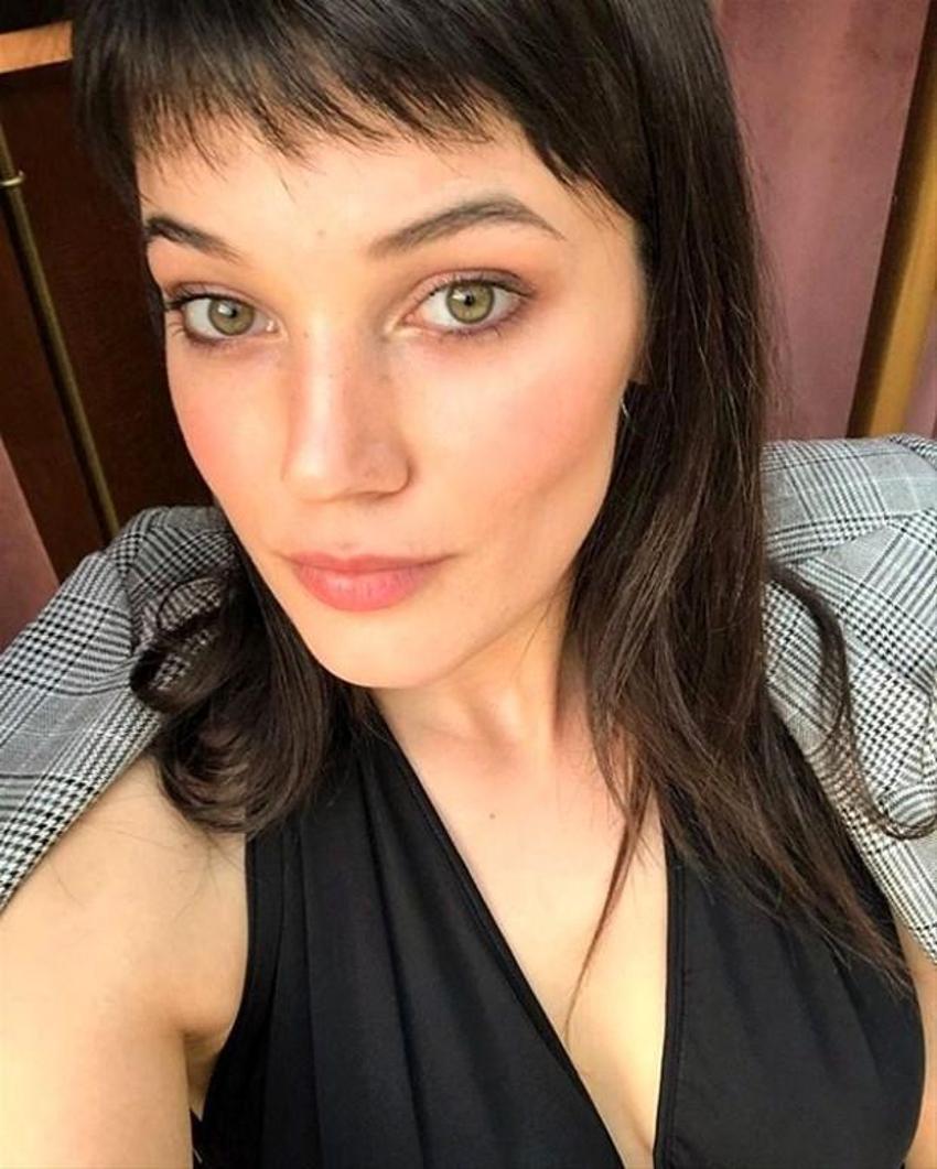Pınar Deniz doğal pozlarıyla Instagram'ı sallıyor!