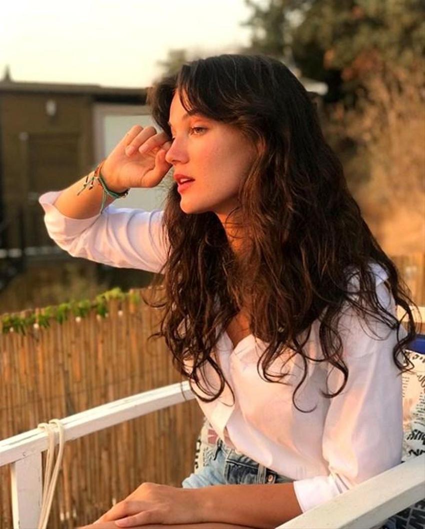 Pınar Deniz doğal pozlarıyla Instagram'ı sallıyor!