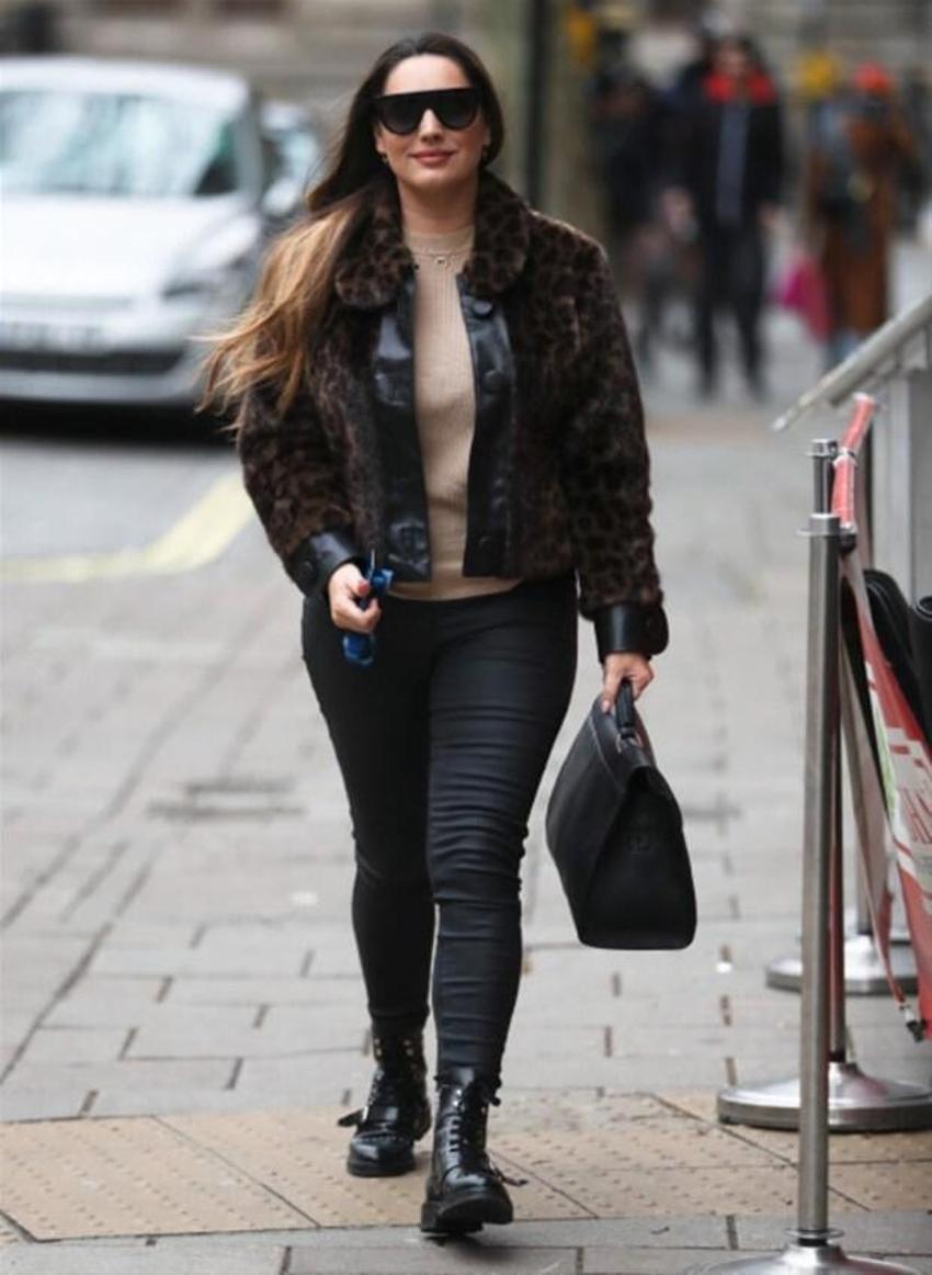 Kelly Brook her sabah işe gidiyor