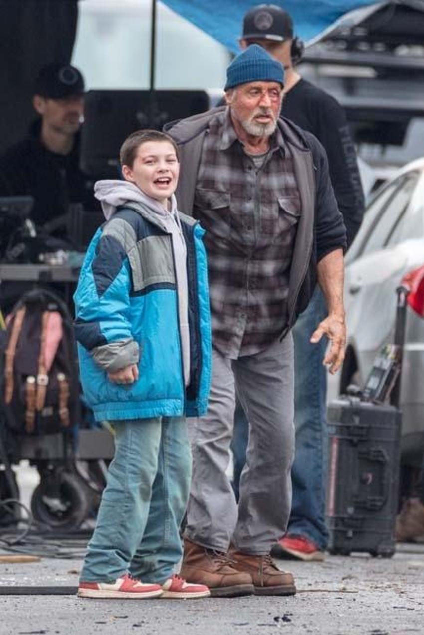 Sylvester Stallone'dan koronavirüse 'eldiven' tedbiri!