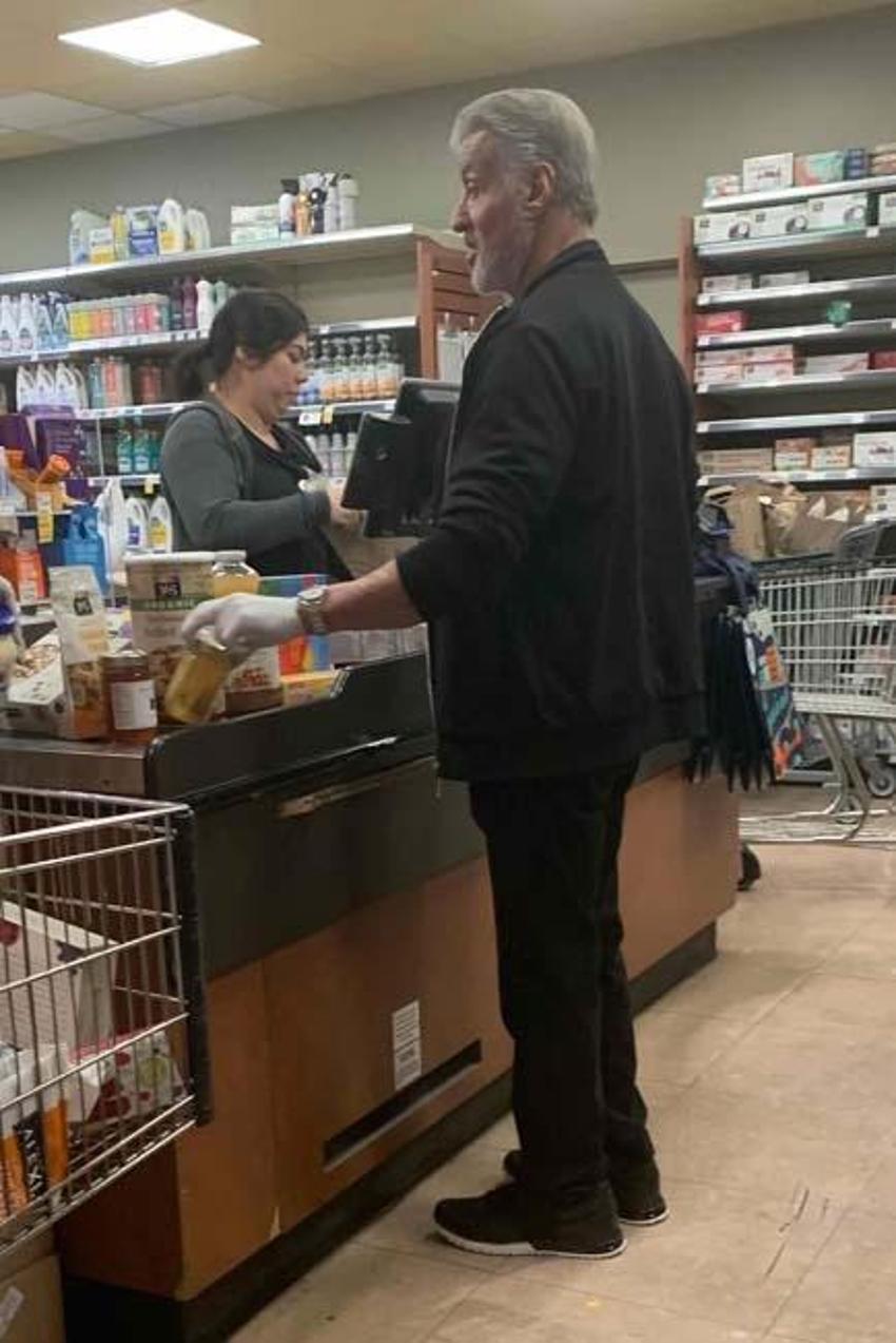 Sylvester Stallone'dan koronavirüse 'eldiven' tedbiri!