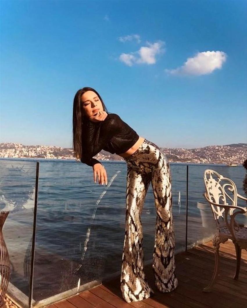 Şafak Pekdemir'e bir de Instagram'da bakın! Bikinili pozları olay yarattı