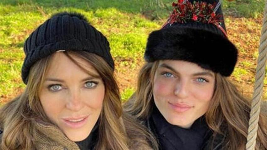 54'lük bikini yıldızı Elizabeth Hurley