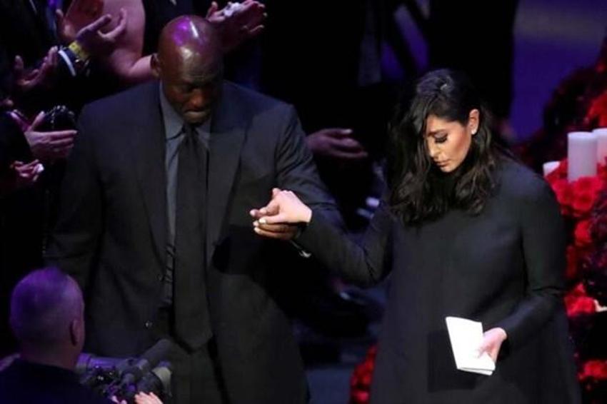 Kobe Bryant'ın anma töreni | Michael Jordan gözyaşlarını tutamadı!