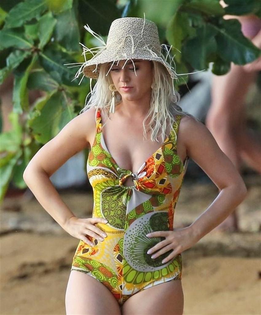 Katy Perry program çekimi sırasında bayıldı