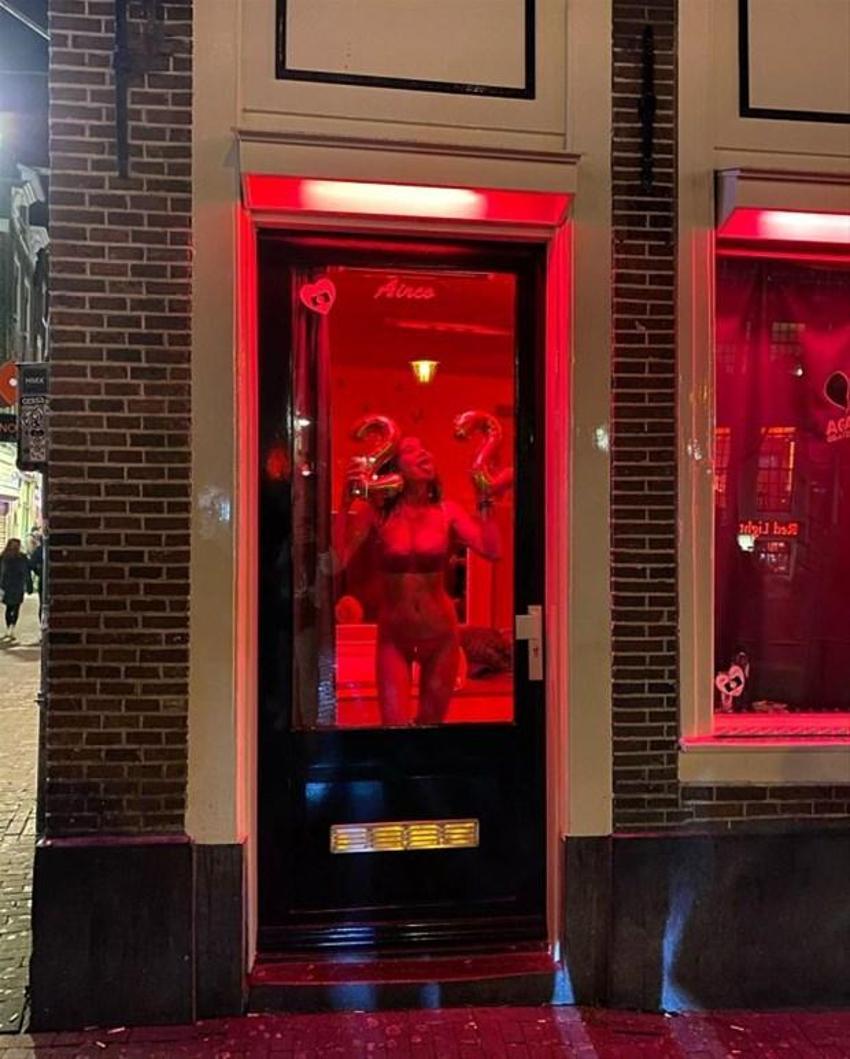 Fenomen Merve Taşkın'ın iç çamaşırlı pozu olay oldu!