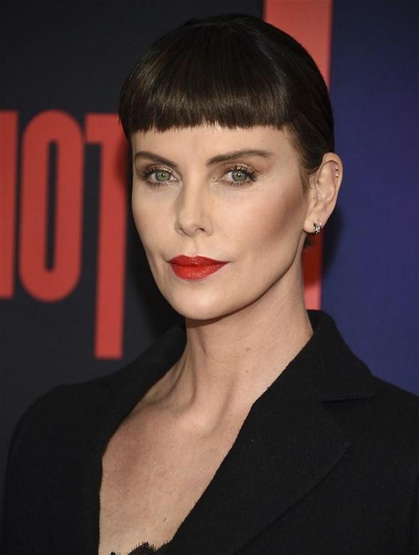 Charlize Theron’a tuhaf teklif: "Burnumla seviş"