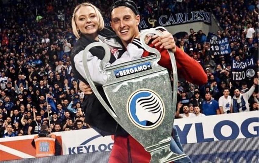 Fena yakalandı! Futbolcu sevgilisiyle...