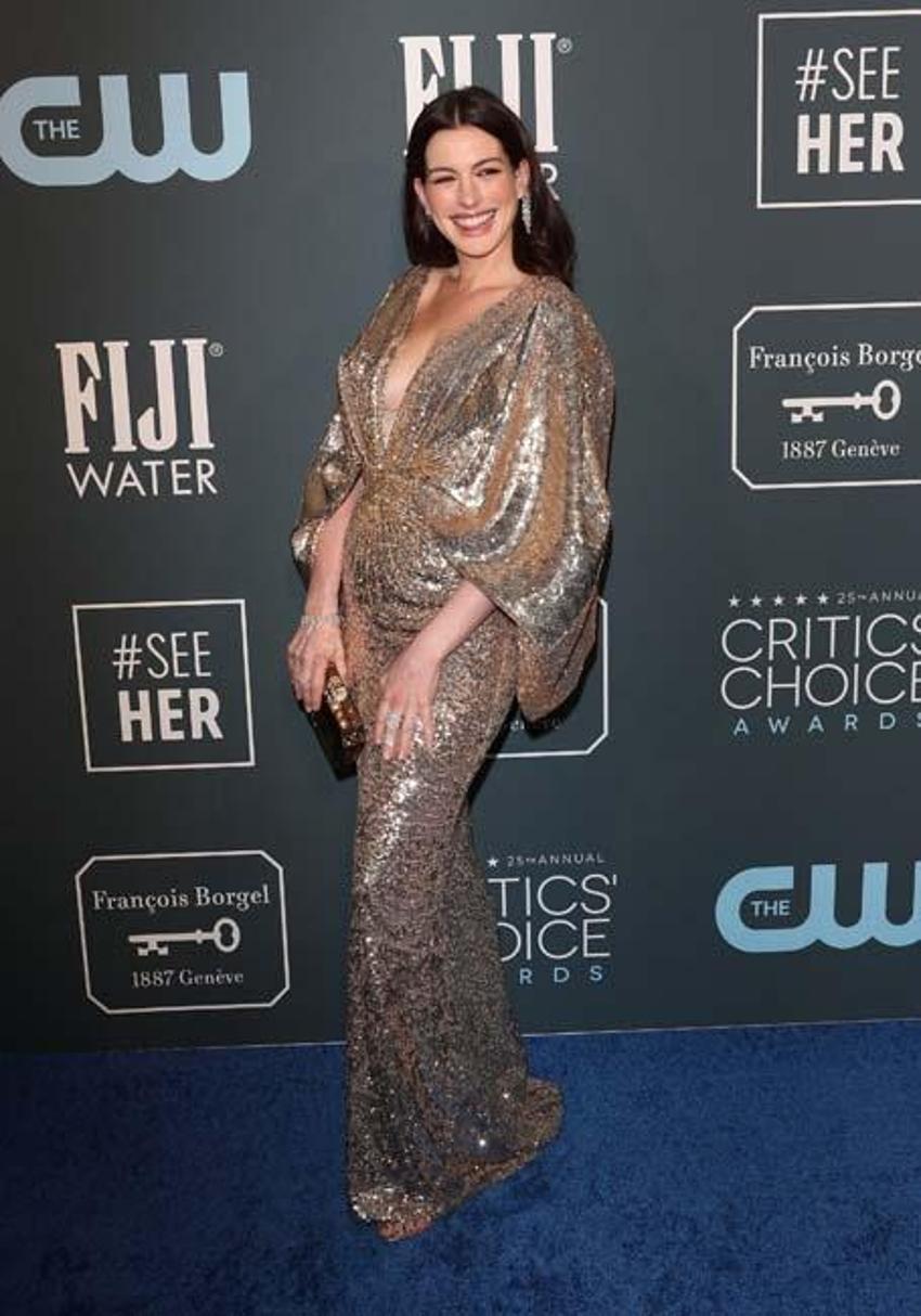 Törene damga vurdu! Anne Hathaway...