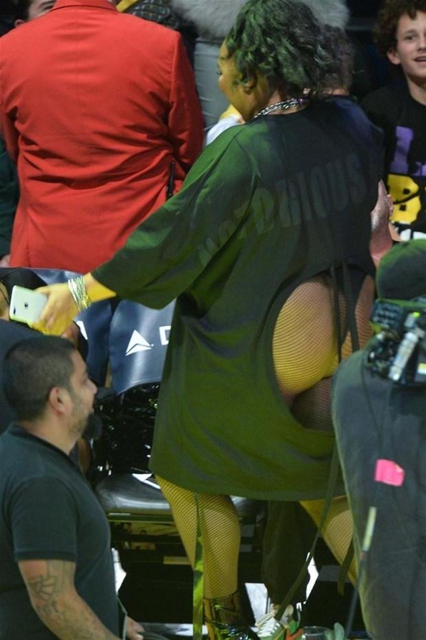 Arkası açık kıyafetiyle twerk yaptı!