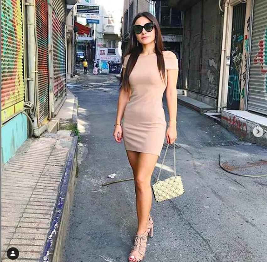 Bir Zamanlar Çukurova'nın Saniye'sinden cesur poz