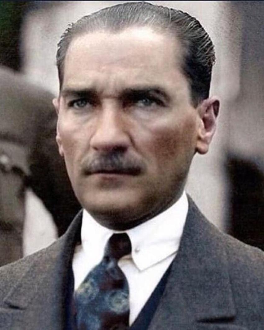 Ünlülerin 10 Kasım mesajları! 'Atam seni çok seviyoruz'