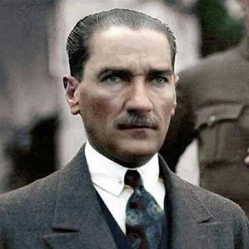 Ünlülerin 10 Kasım mesajları! 'Atam seni çok seviyoruz'
