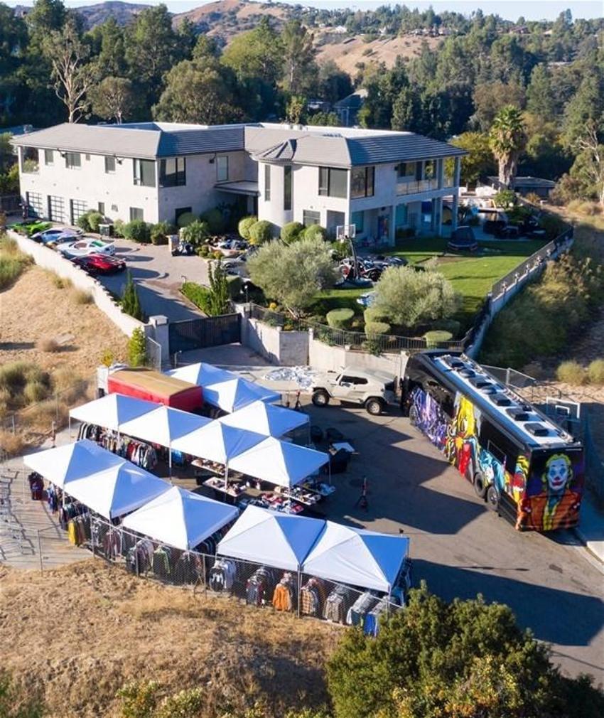 Rapçi Chris Brown kişisel eşyalarını satışa çıkardı