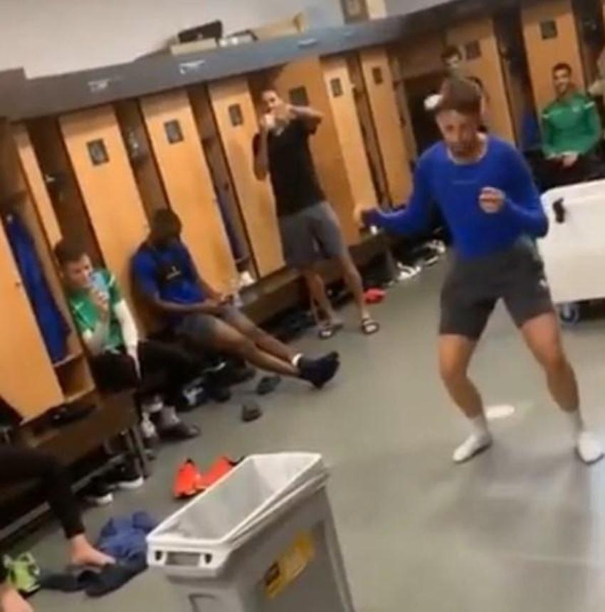 Adnan Januzaj'a eşek şakası!