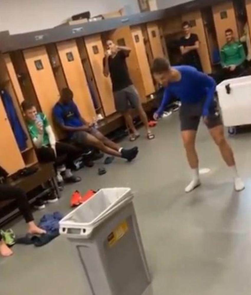 Adnan Januzaj'a eşek şakası!
