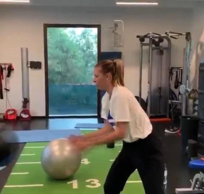 Sharapova çalışmayı bırakmıyor!