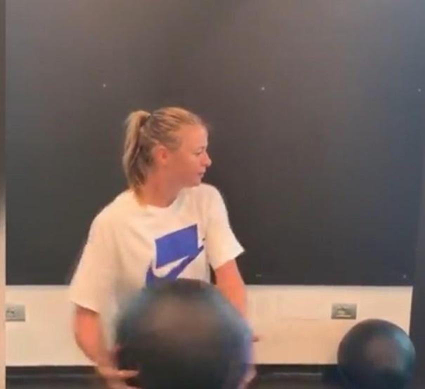 Sharapova çalışmayı bırakmıyor!
