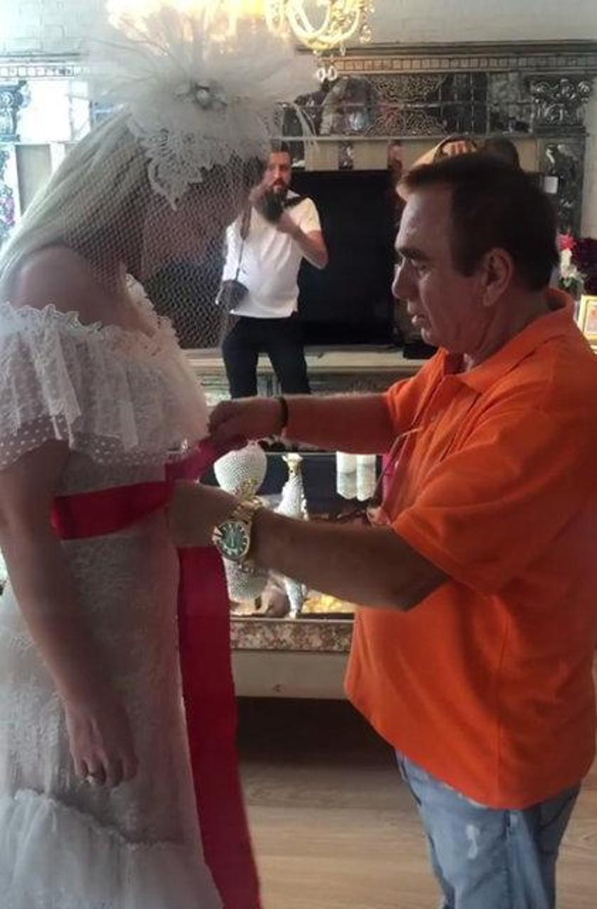 Aylin Coşkun 15 yıllık sevgilisiyle dünyaevine girdi!