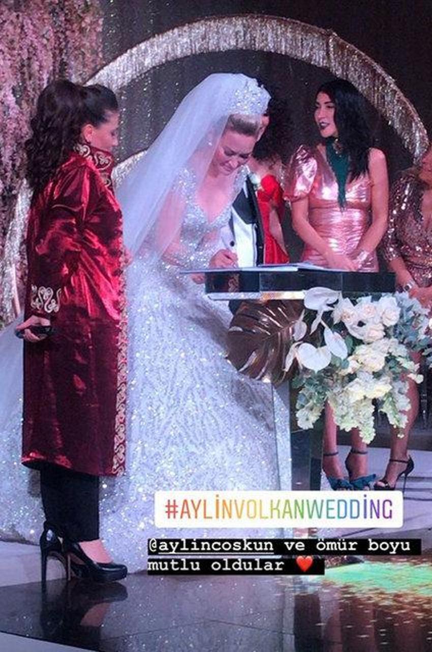 Aylin Coşkun 15 yıllık sevgilisiyle dünyaevine girdi!